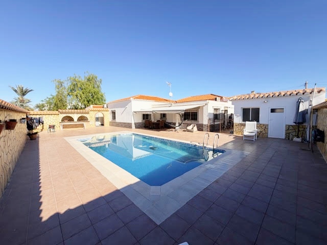 CHALET INDEPENDIENTE EN SOLA UNA PLANTA