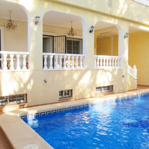 CHALET INDEPENDIENTE CON 6 DORMITORIOS