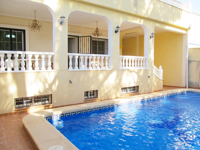 CHALET INDEPENDIENTE CON 6 DORMITORIOS